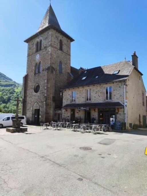 Maison Familiale Et Authentique Saint-Jacques-des-Blats Exterior photo